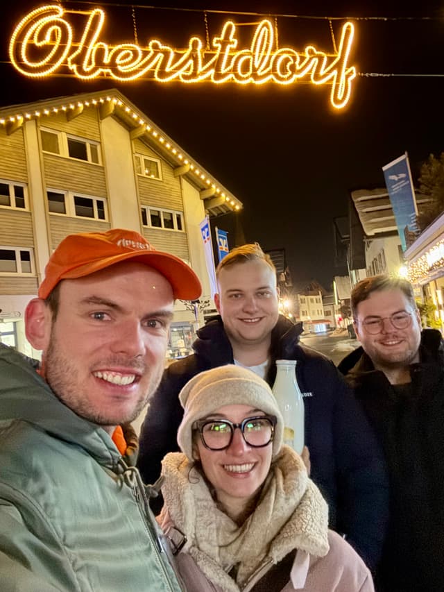 Oberstdorf Schild und Team